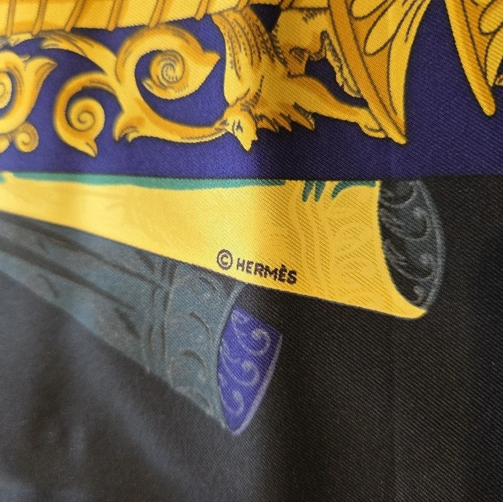 Hermes L'Atlantide 100% Silk Scarf Blacm Gold 90cm Grand Carre Pristine - Picture 6 of 6